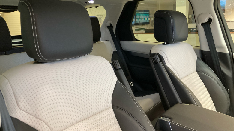 Land Rover Discovery 3.0 D350 Gemini 5dr Auto Diesel Station Wagon